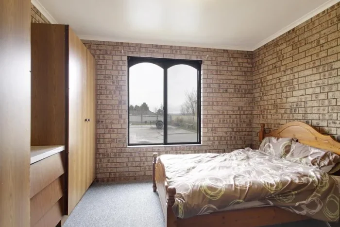 129654091__1734912885-133046-bedroom