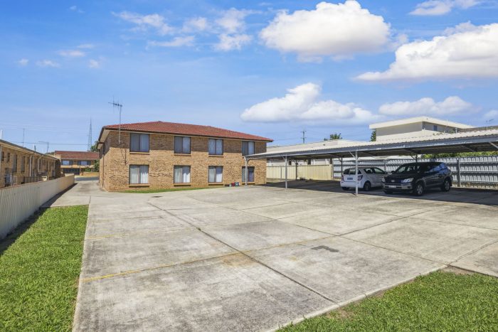 129654152__1734912930-133279-4-web-or-mls-41CombermereSt-1