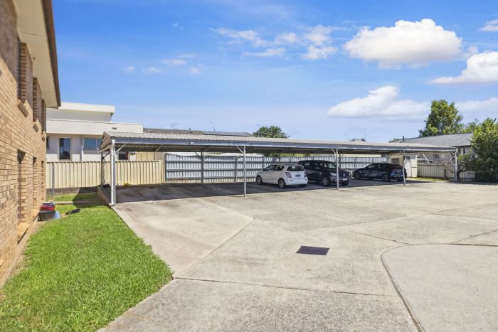129654153__1734912931-133280-5-web-or-mls-41CombermereSt-2