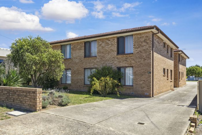 129654154__1734912933-133113-6-web-or-mls-41CombermereSt-3