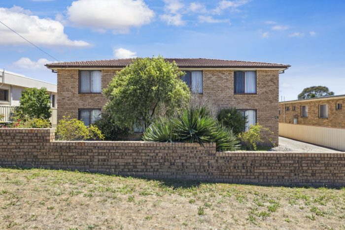 129654176__1734912934-122669-7-web-or-mls-41CombermereSt-4