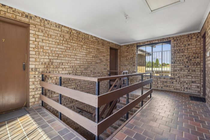 129654217__1734912940-122314-11-web-or-mls-41CombermereSt-7