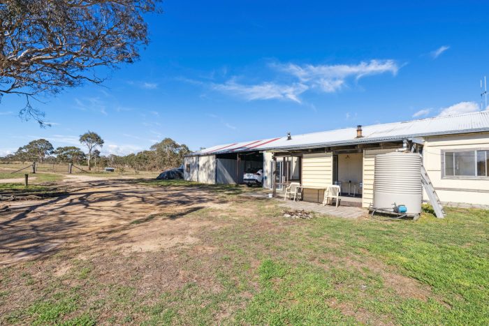 132638008__1738028323-157210-1-web-or-mls-323-Duckfield-Rd-1