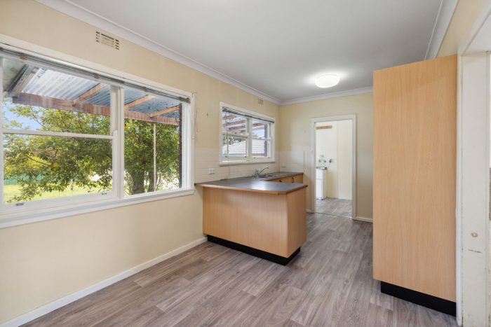 145587659__1745899297-72236-3-web-or-mls-21-Queen-St-3