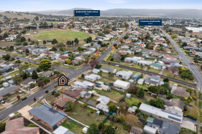 145587727__1745899327-63024-23-web-or-mls-SM-Drone-21-Queen-St-5