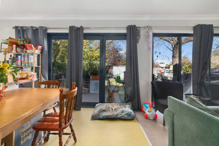 148463749__1747709672-52092-4-web-or-mls-55-Auburn-St-4