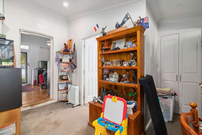 148463779__1747709673-61380-5-web-or-mls-55-Auburn-St-5