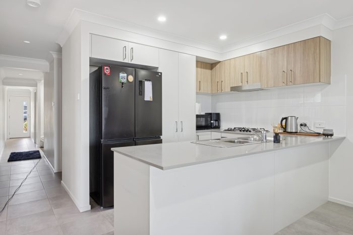 14a-Bonneville-Bvd-4