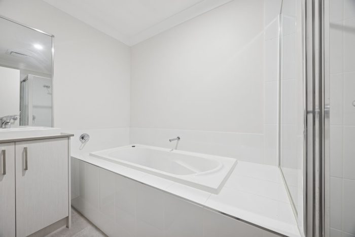 14a-Bonneville-Bvd-9