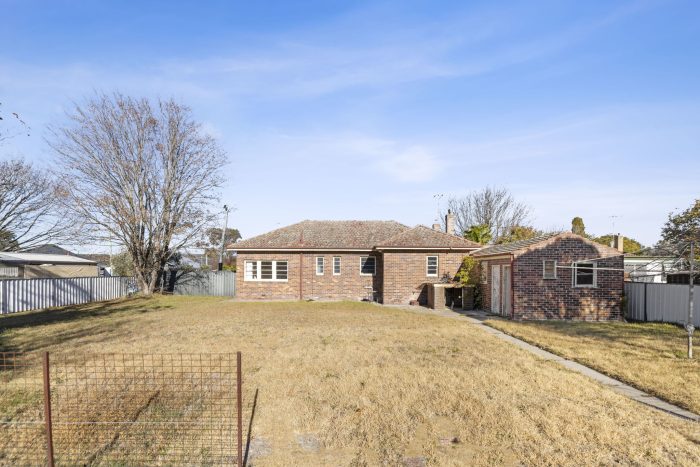 152512373__1750722210-22926-7-web-or-mls-92QueenSt-7