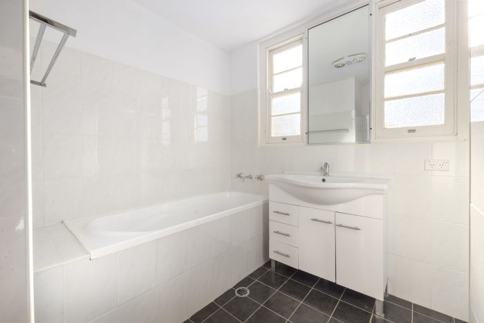 152512431__1750722214-32367-2-web-or-mls-92QueenSt-2