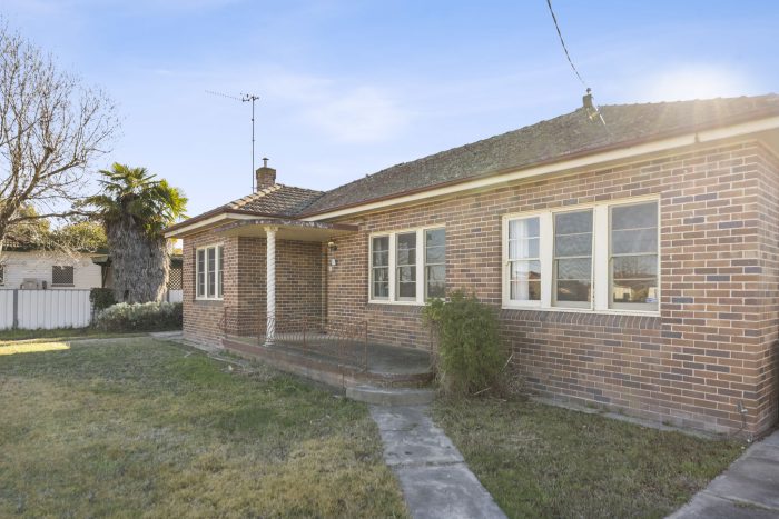 152512489__1750722224-22994-11-web-or-mls-92QueenSt-11
