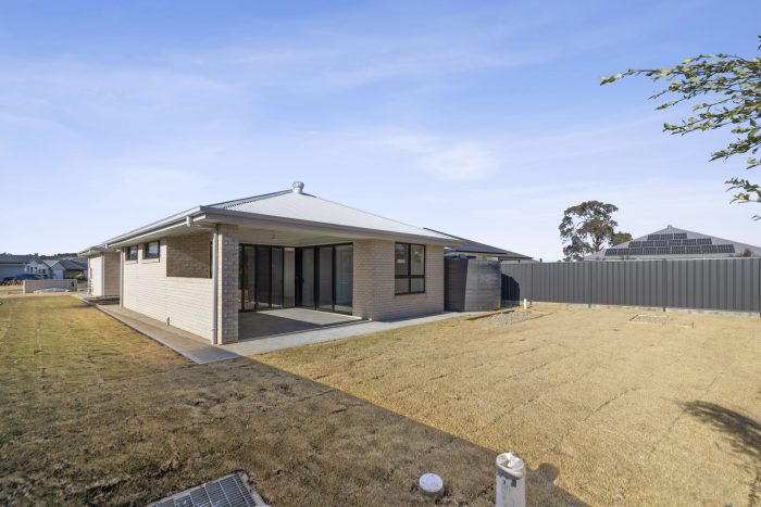 152518978__1750723260-34948-15-web-or-mls-17Madelinedr-7