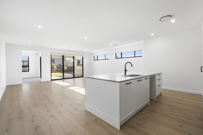 152519022__1750723270-34973-21-web-or-mls-17Madelinedr-13