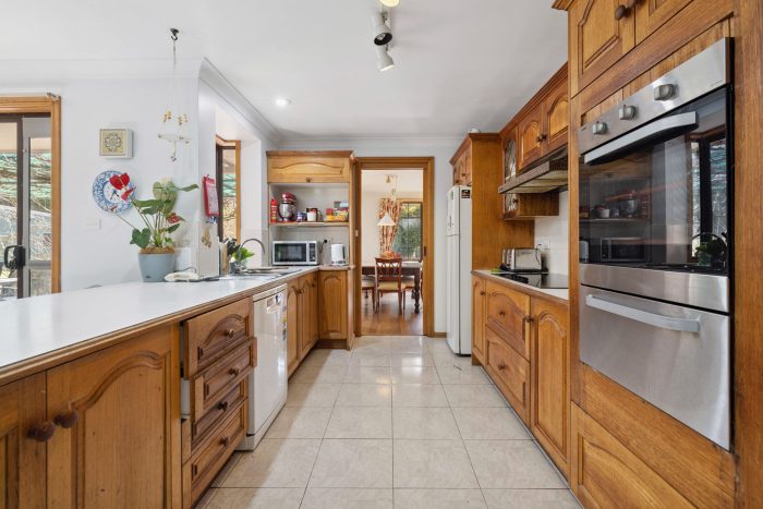 154934868__1752112523-49728-7-web-or-mls-31-Anderson-Rd-7