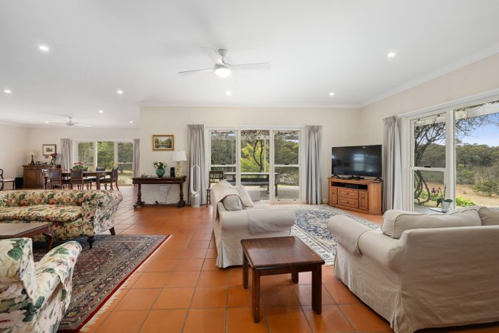 159763917__1755498875-93055-11-web-or-mls-411-Red-Hills-Rd-11