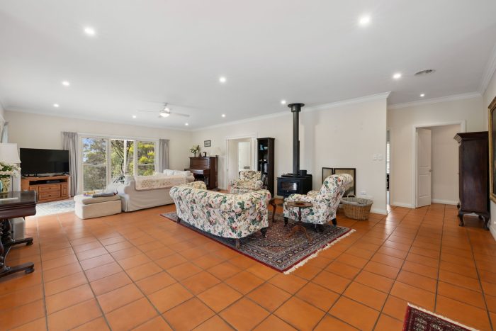 159763921__1755498877-93051-12-web-or-mls-411-Red-Hills-Rd-12