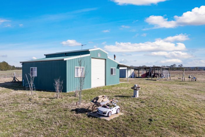 162587347__1757311302-95411-7-web-or-mls-Drone-288-Fernleigh-Cl-7