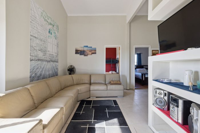162649146__1757373521-35584-15-web-or-mls-288-Fernleigh-Cl-4