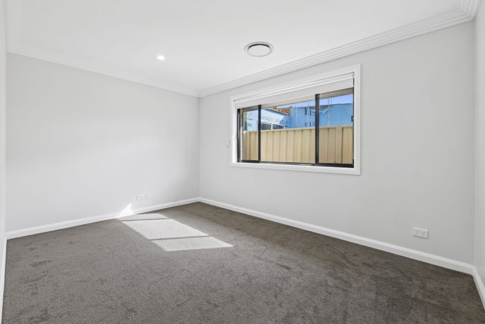 162749771__1757393390-79925-3-web-or-mls-71-Victoria-St-3