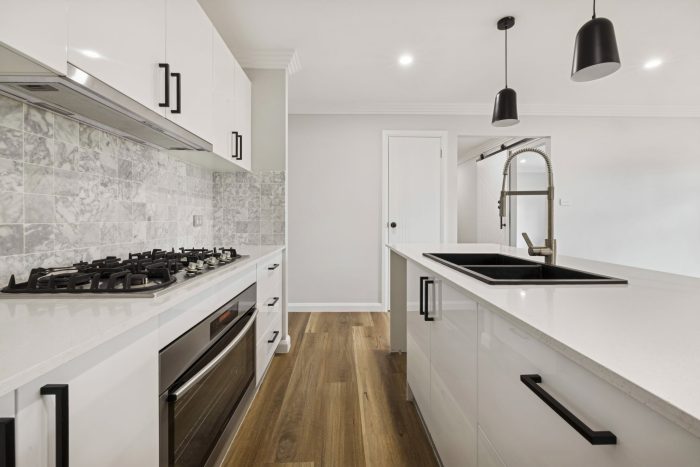 162749798__1757393393-79711-4-web-or-mls-71-Victoria-St-4