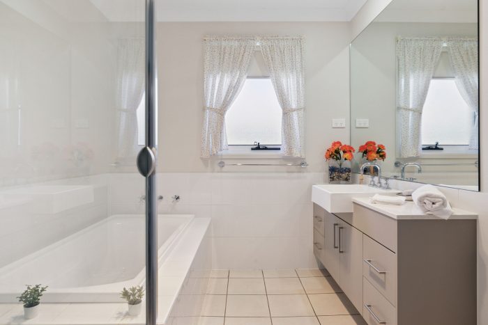 163814814__1758064529-212523-9-web-or-mls-13-kavanagh-St-9