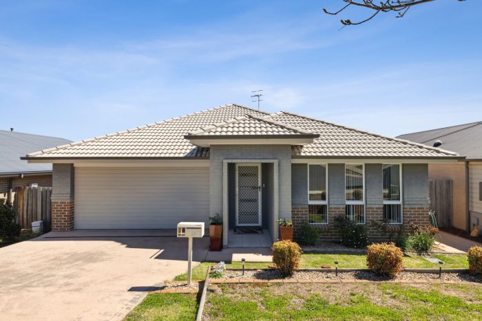 164134389__1758176665-99603-14-web-or-mls-13-kavanagh-St-14