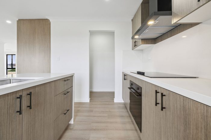 165019508__1758695039-102345-8-web-or-mls-17-Snowgums-Dr-8