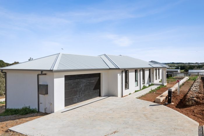 165019545__1758695050-102521-14-web-or-mls-Drone-17-Snowgums-Dr-2