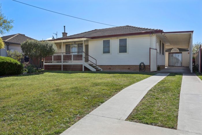 166754735__1759794866-33006-1-web-or-mls-32-Chisholm-St-1