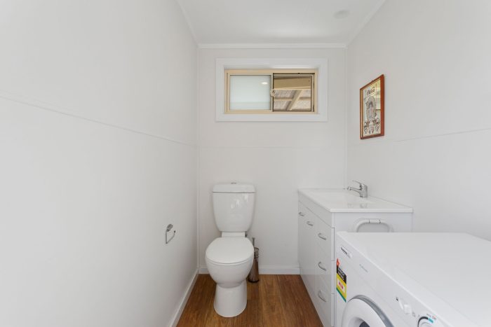 166754753__1759794875-213326-5-web-or-mls-32-Chisholm-St-5