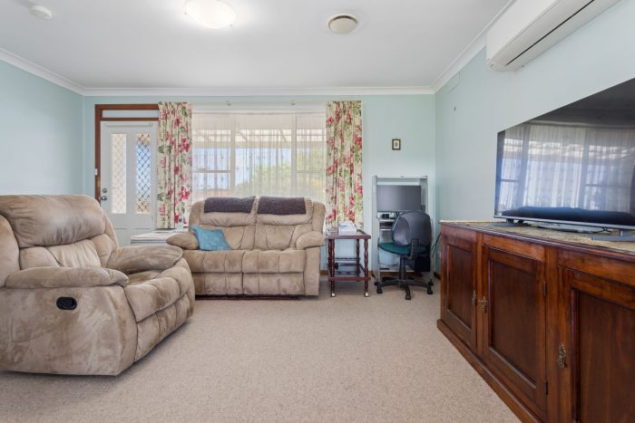 166754768__1759794883-32831-9-web-or-mls-32-Chisholm-St-9