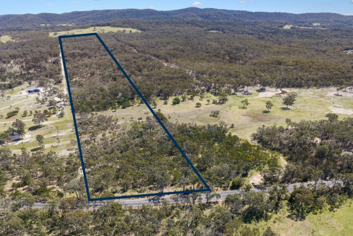 167200330__1759973602-48584-15-web-or-mls-SM-Drone-887-Jerrara-Rd-Property-A-2