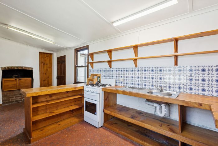 167571987__1760306472-27706-10-web-or-mls-17-Taylor-St-10