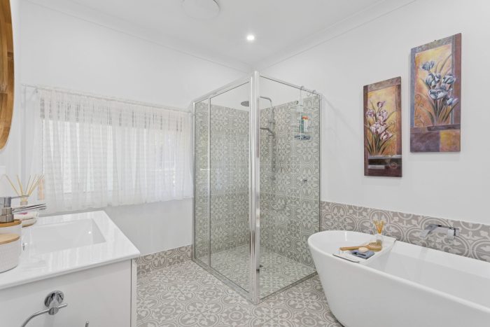 168673854__1760911950-16083-6-web-or-mls-1-37-Elizabeth-St-6