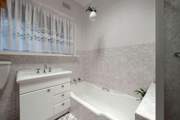 172227632__1762126344-28904-10-web-or-mls-8-Princes-Ave-10