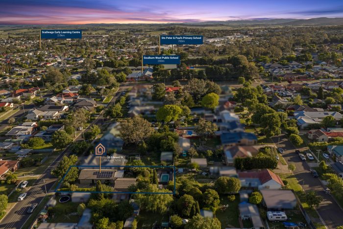 173475133__1762398561-76447-29-web-or-mls-SM-Drone-20-Edward-St-3