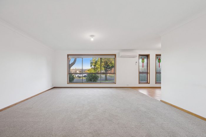 173475274__1762398617-63512-3-web-or-mls-20-Edward-St-3