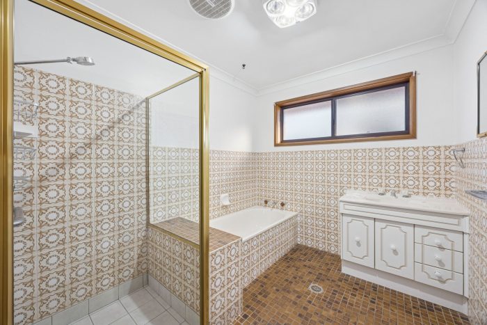 173475318__1762398628-76625-9-web-or-mls-20-Edward-St-9