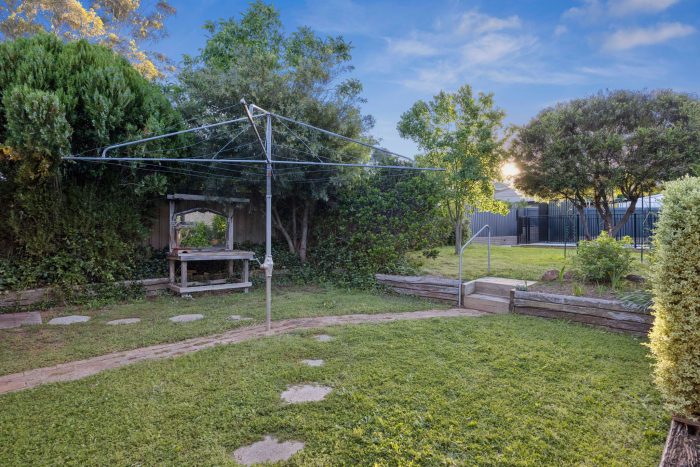 173475360__1762398631-63499-11-web-or-mls-20-Edward-St-11