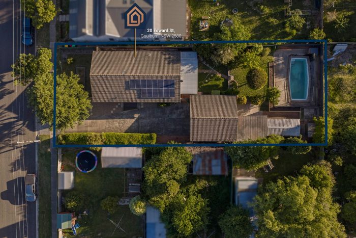 173475396__1762398644-76605-28-web-or-mls-SM-Drone-20-Edward-St-2