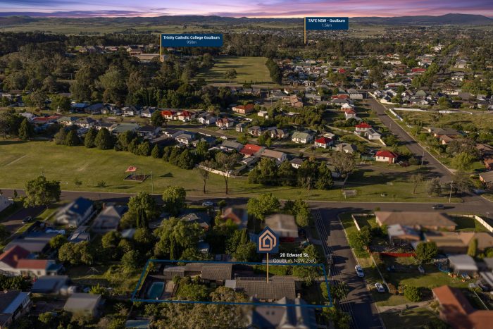 173475450__1762398647-63882-32-web-or-mls-SM-Drone-20-Edward-St-6