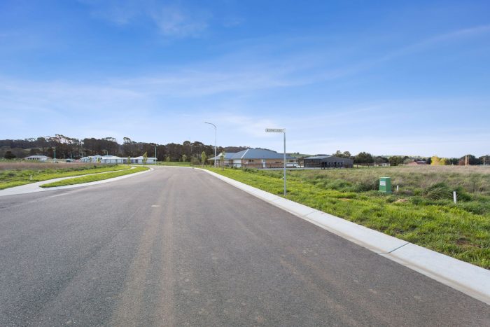 174374413__1762902746-37486-3-web-or-mls-7-Nicholson-Cct-3