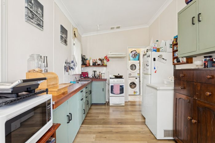 175166925__1763347324-76403-2-web-or-mls-16-Meehan-St-2