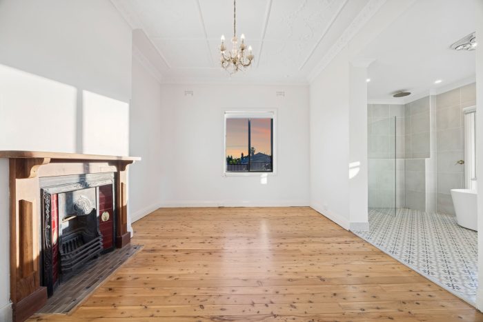 178390018__1764813472-63918-3-web-or-mls-31-Cowper-St-3