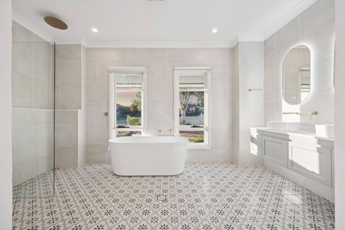 178390043__1764813476-63809-5-web-or-mls-31-Cowper-St-5