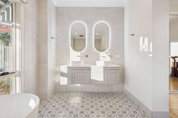 178390048__1764813478-64050-6-web-or-mls-31-Cowper-St-6