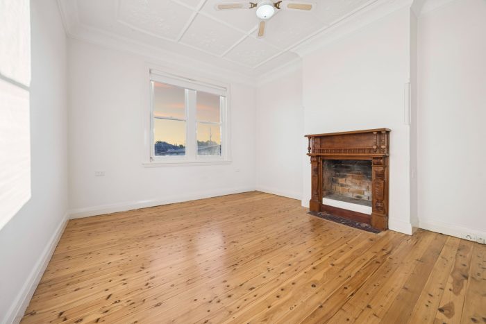 178390052__1764813479-63943-7-web-or-mls-31-Cowper-St-7