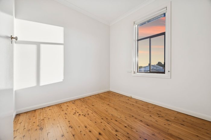 178390132__1764813487-50737-11-web-or-mls-31-Cowper-St-11