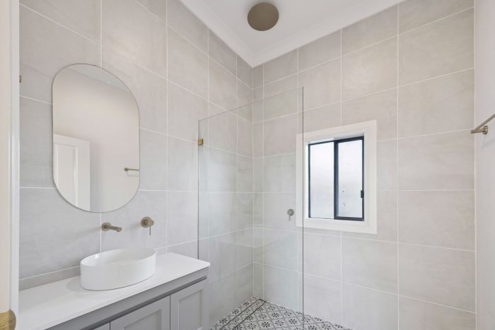 178390137__1764813489-50750-12-web-or-mls-31-Cowper-St-12